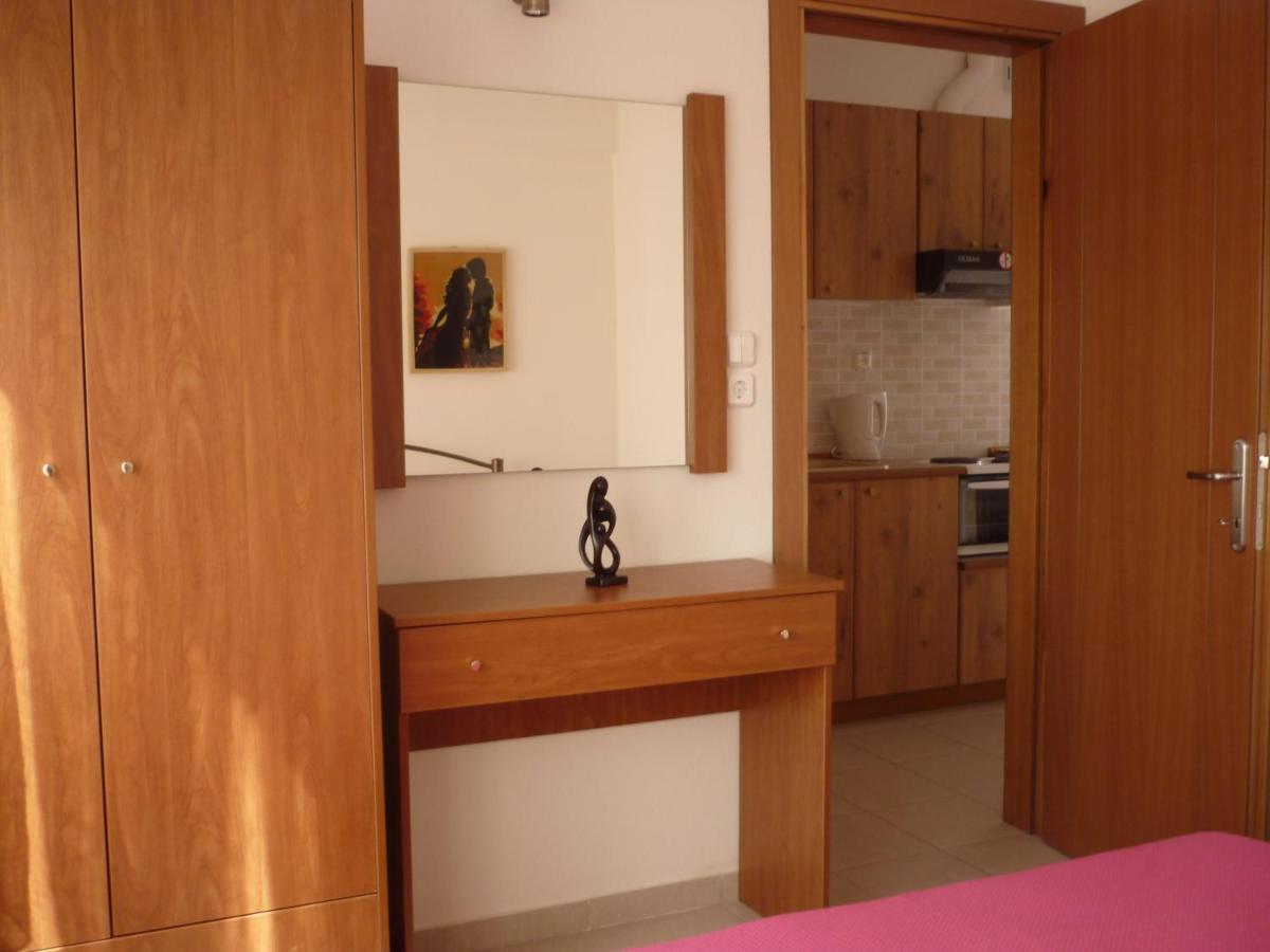 Helios Apartment Vrasná Екстериор снимка