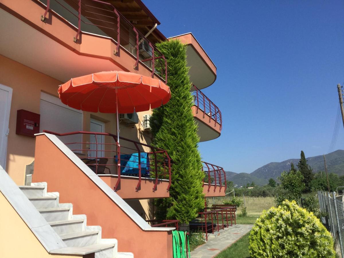 Helios Apartment Vrasná Екстериор снимка