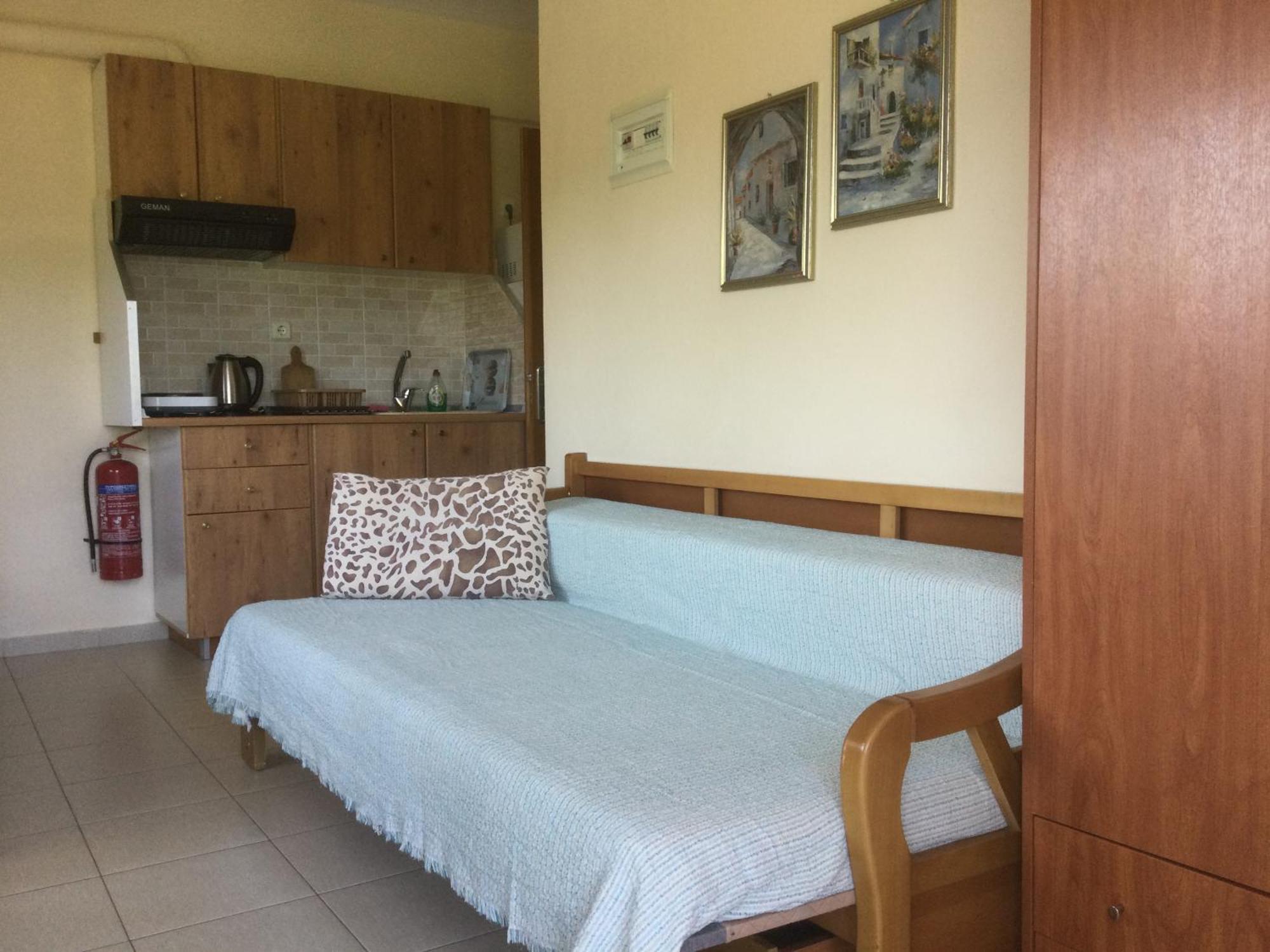 Helios Apartment Vrasná Екстериор снимка